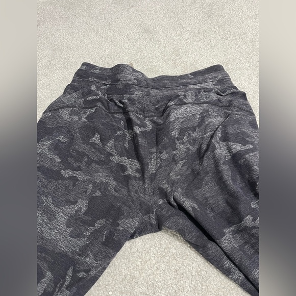 Lulu Lemon HR Align Joggers Grey/Black Camo Size 6 - Picture 5 of 5